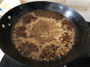 黄豆焖猪皮