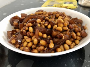 黄豆焖猪皮