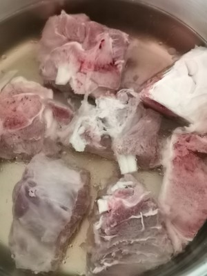 竹芋红萝卜猪骨汤