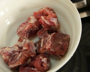 咸猪骨的做法（腌制比例）
