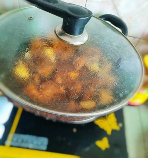 土豆卤猪骨头