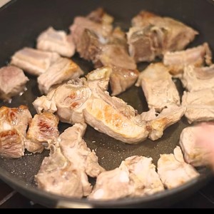 韩式土豆猪骨肉汤（简单到让人意外