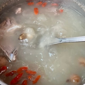 润肺去燥的海底椰无花果猪骨汤