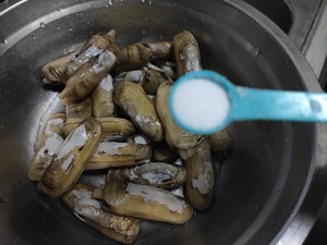 这样清洗蛏子，不会有泥沙