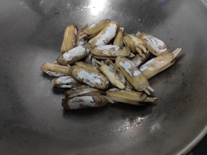 这样清洗蛏子，不会有泥沙