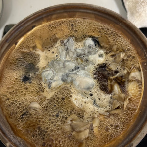牡蛎锅·连汤汁都鲜美（ref.《神田裕行的四季料理》）