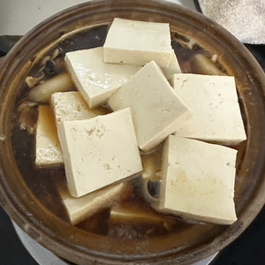 牡蛎锅·连汤汁都鲜美（ref.《神田裕行的四季料理》）