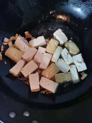 鲜掉眉毛的牡蛎豆腐汤