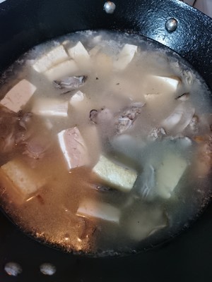 鲜掉眉毛的牡蛎豆腐汤