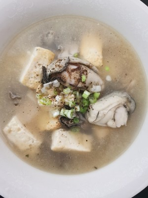 鲜掉眉毛的牡蛎豆腐汤