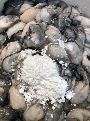 分享一个清洗海蛎/生蚝的方法?