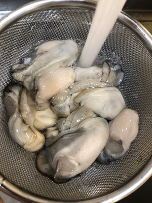 分享一个清洗海蛎/生蚝的方法?