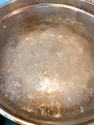 煮牡蛎（海蛎子）家常快手菜 附如何挑选及如何掌握火候！超级鲜肥！