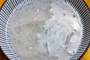 蒜蓉粉丝蒸扇贝（清晰图片步骤讲解）