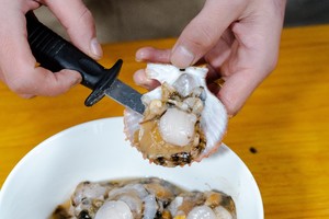 蒜蓉粉丝蒸扇贝（清晰图片步骤讲解）