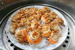蒜蓉扇贝肉蒸粉丝