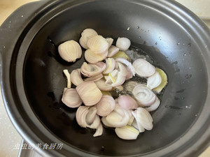 一夜暴富：鲍鱼香螺鸡煲
