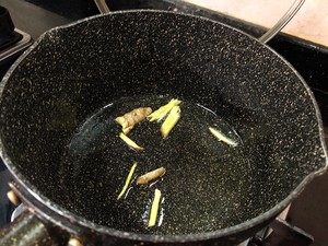 花蛤豆腐汤正确做法，鲜甜好喝，做法很简单