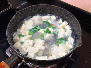 花蛤豆腐汤正确做法，鲜甜好喝，做法很简单