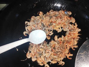 香葱抱虾米