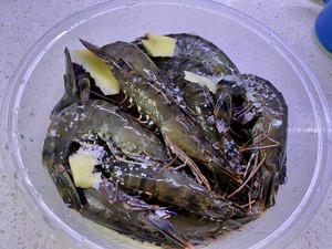 避风塘草虾