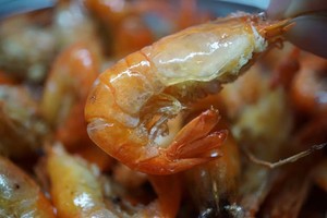 完爆各大餐馆的油爆小河虾