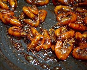 完爆各大餐馆的油爆小河虾