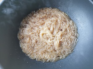 粉丝煲～虾干白菜粉丝煲
