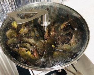 全身都裹满太阳的虾干