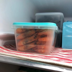 全身都裹满太阳的虾干