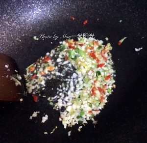 无油炸版的椒盐皮皮虾和巧拨虾壳的方法