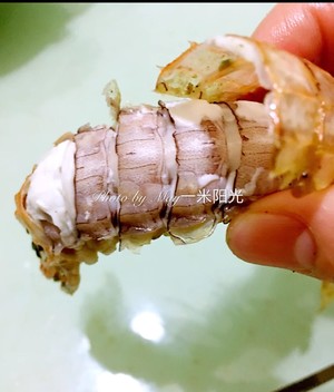 无油炸版的椒盐皮皮虾和巧拨虾壳的方法