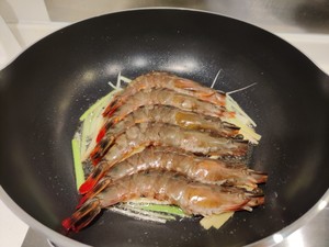 油焖大虾（黑虎虾）