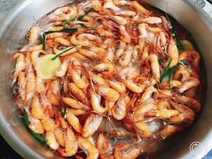 三步完成的酱油河虾