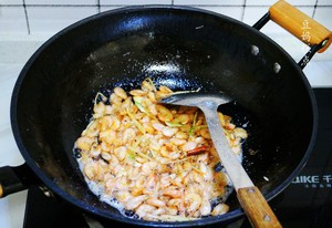 韭菜炒河虾，鲜美极了！一定要试一次