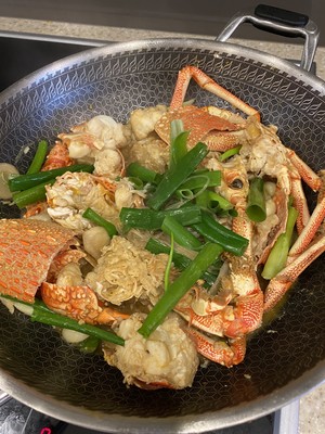 澳洲大龙虾的标准吃法
