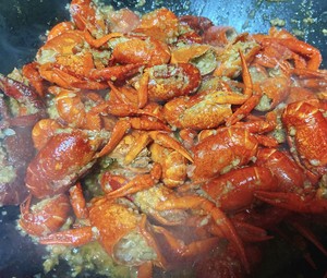 家庭版蒜蓉小龙虾美味不油腻，超好吃的教程来了