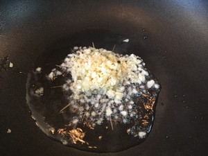 油爆小河虾