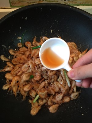 油爆小河虾