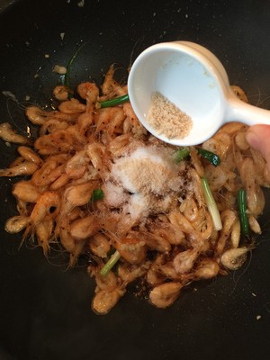油爆小河虾