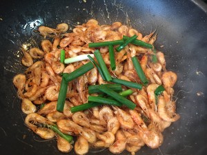油爆小河虾