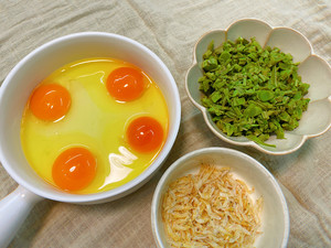 香椿虾皮炒鸡蛋