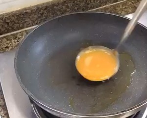 最好吃的韭菜包子没有之一 韭菜又名“壮阳草”，虾皮有“钙库”之称二者结合不止是舌尖上的美味那么简单……