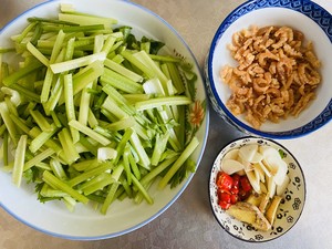 超鲜的海米炒香芹