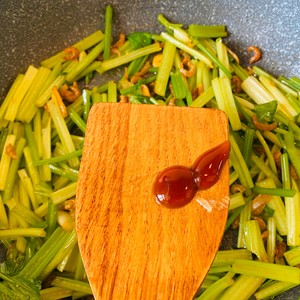 超鲜的海米炒香芹
