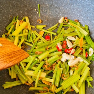 超鲜的海米炒香芹