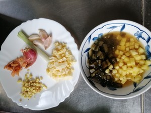 下飯?剝皮辣椒鳳梨煮虱目魚肚［菠萝］