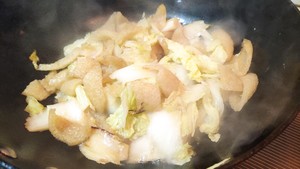 假鱼肚（俗称炸猪肉皮）炒白菜 真是绝配 北方人不妨试试，特好吃??