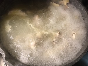 金汤花胶炖鸡煲