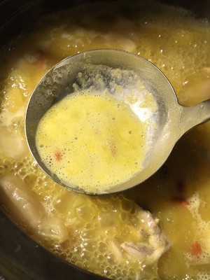 金汤花胶炖鸡煲